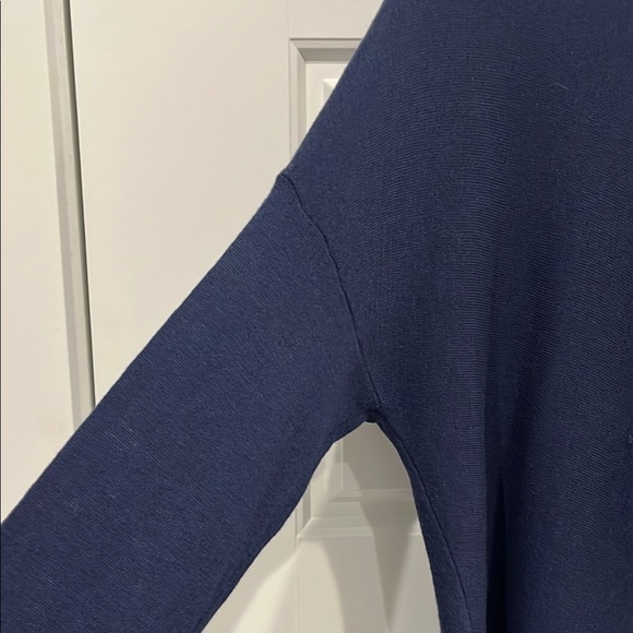 Alice + Olivia S/M Navy Blue Asymmetrical Long Sleeve Sweater - Picture 4 of 8